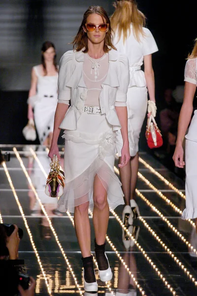 Look 3